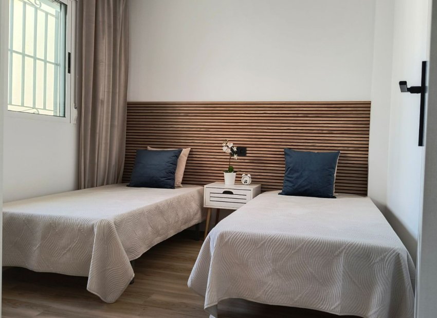 Resale - Townhouse / Duplex / Corner - Orihuela Costa - Punta Prima