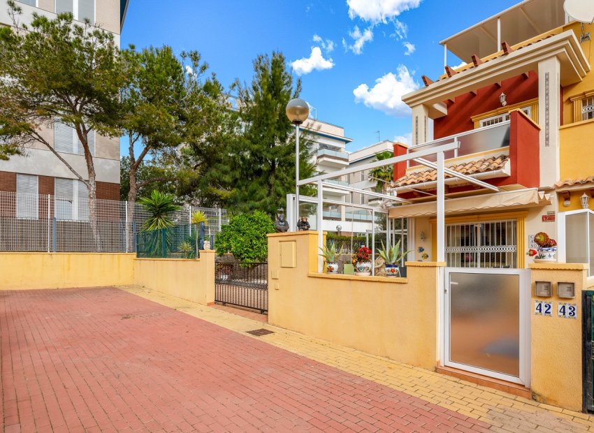 Resale - Townhouse / Duplex / Corner - Orihuela Costa - Villamartín