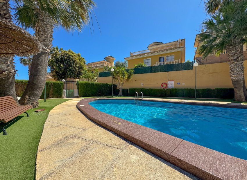 Resale - Townhouse / Duplex / Corner - Orihuela Costa - Villamartín