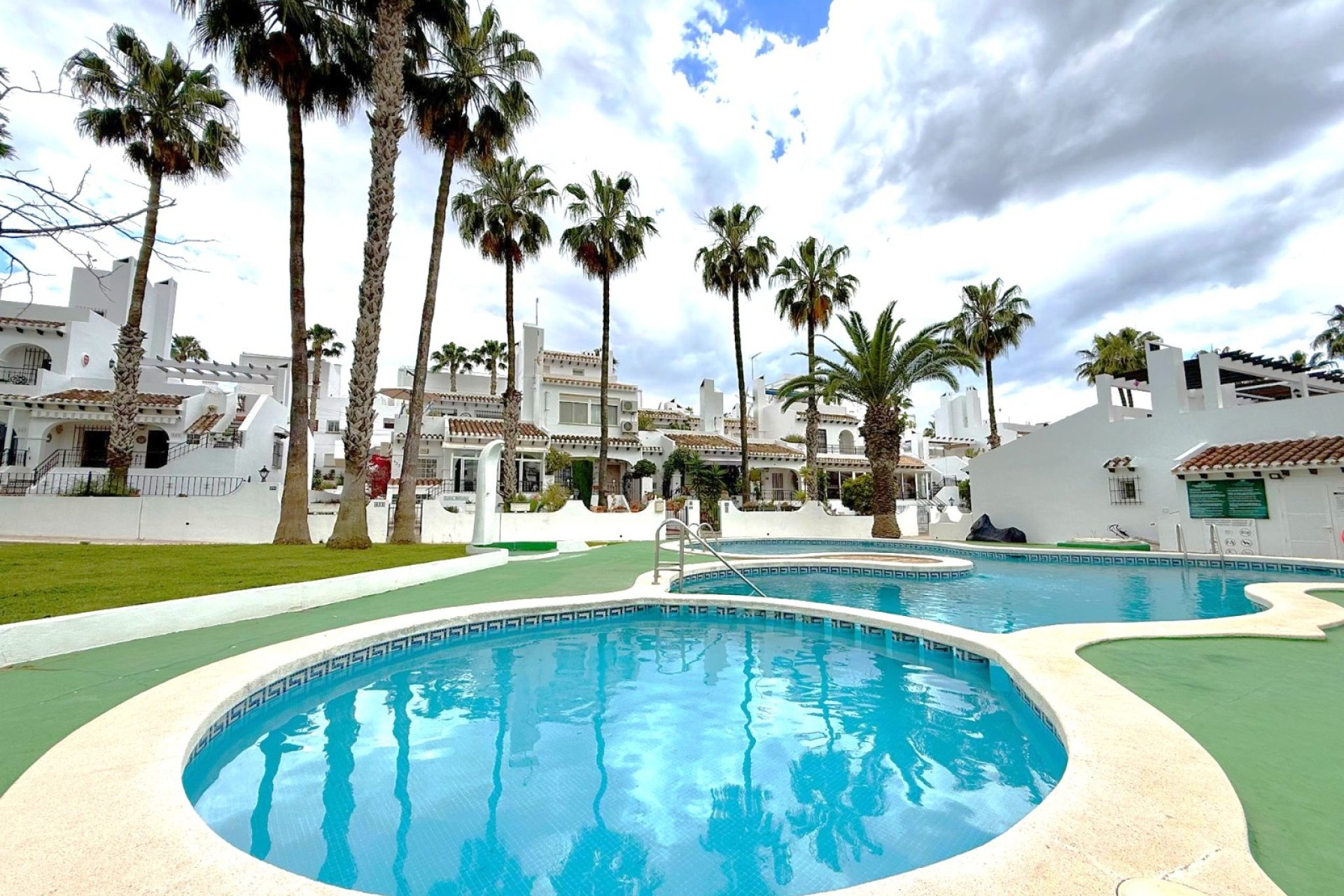 Resale - Townhouse / Duplex / Corner - Orihuela Costa - Villamartín