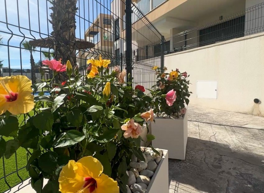 Resale - Townhouse / Duplex / Corner - Orihuela Costa - Villamartín