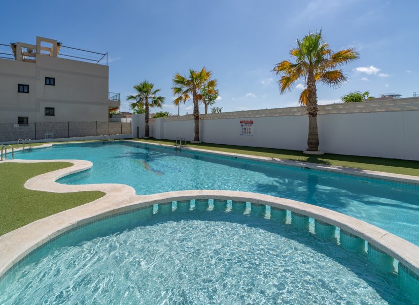 Resale - Townhouse / Duplex / Corner - Pilar de la Horadada - Mil Palmeras