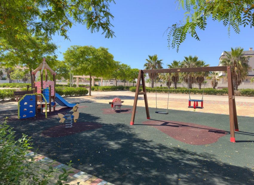 Resale - Townhouse / Duplex / Corner - Pilar de la Horadada - Mil Palmeras
