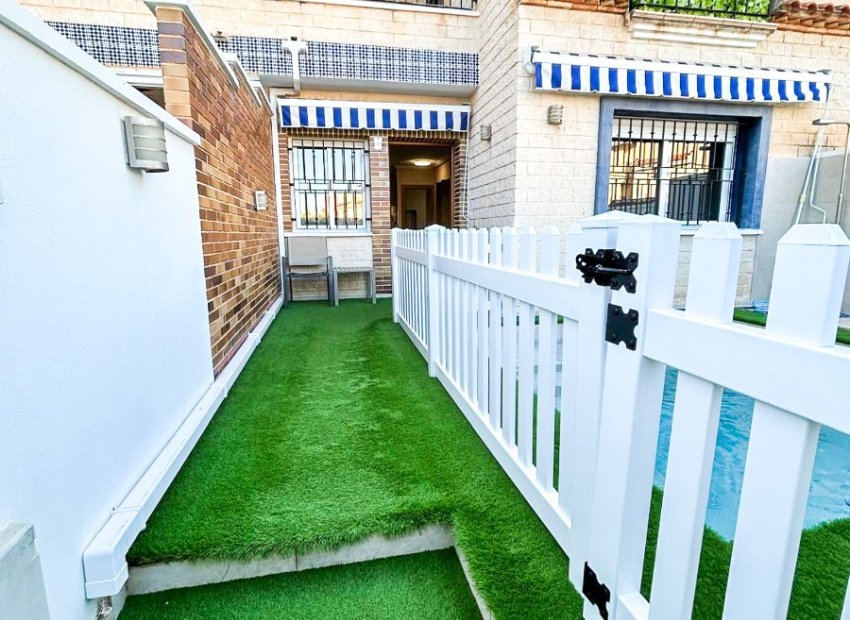 Resale - Townhouse / Duplex / Corner - Pilar de la Horadada - Torre de la Horadada