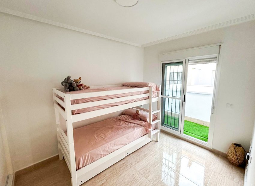 Resale - Townhouse / Duplex / Corner - Pilar de la Horadada - Torre de la Horadada