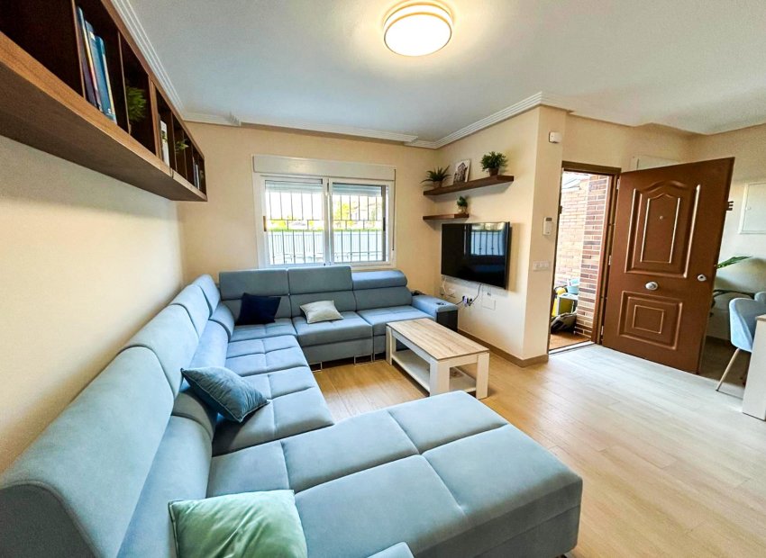 Resale - Townhouse / Duplex / Corner - Pilar de la Horadada - Torre de la Horadada