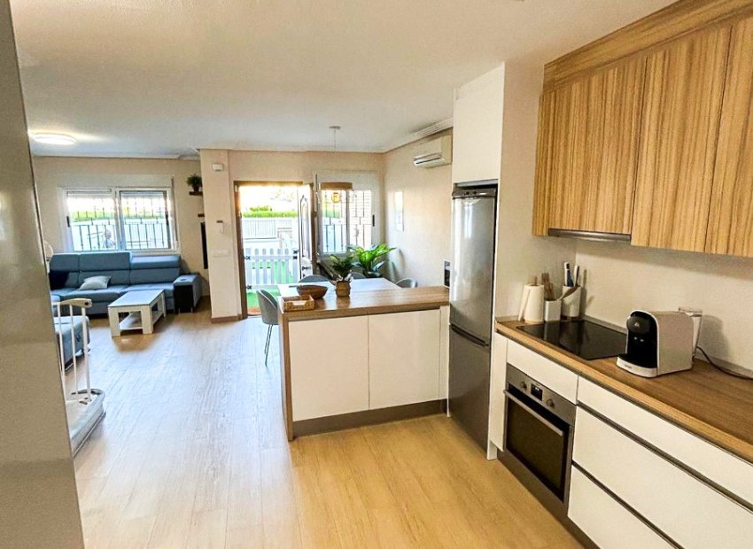 Resale - Townhouse / Duplex / Corner - Pilar de la Horadada - Torre de la Horadada