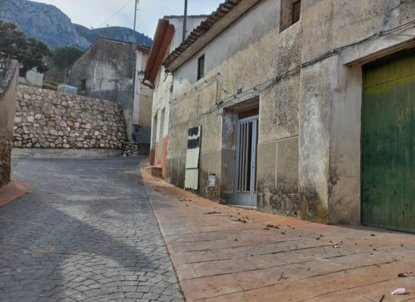 Resale - Townhouse / Duplex / Corner - Planes