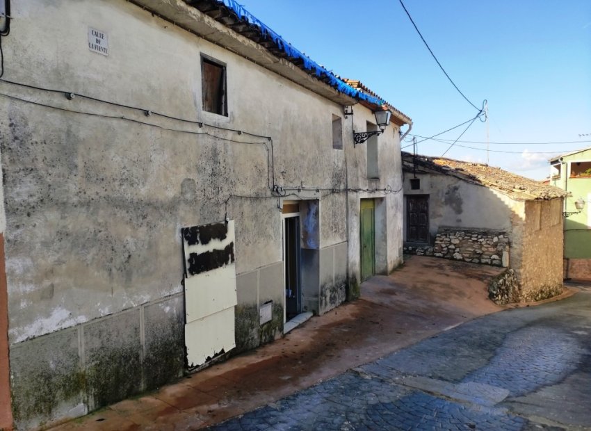 Resale - Townhouse / Duplex / Corner - Planes