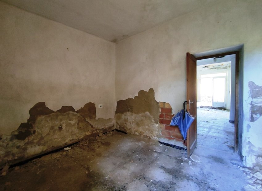 Resale - Townhouse / Duplex / Corner - Planes