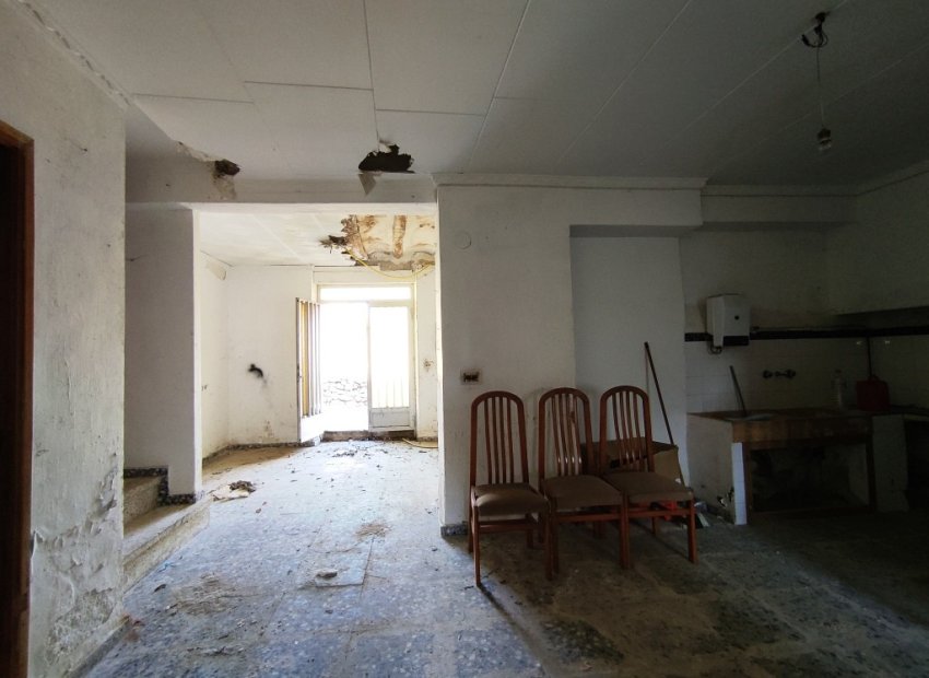 Resale - Townhouse / Duplex / Corner - Planes