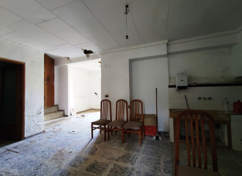 Resale - Townhouse / Duplex / Corner - Planes