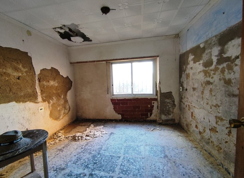 Resale - Townhouse / Duplex / Corner - Planes