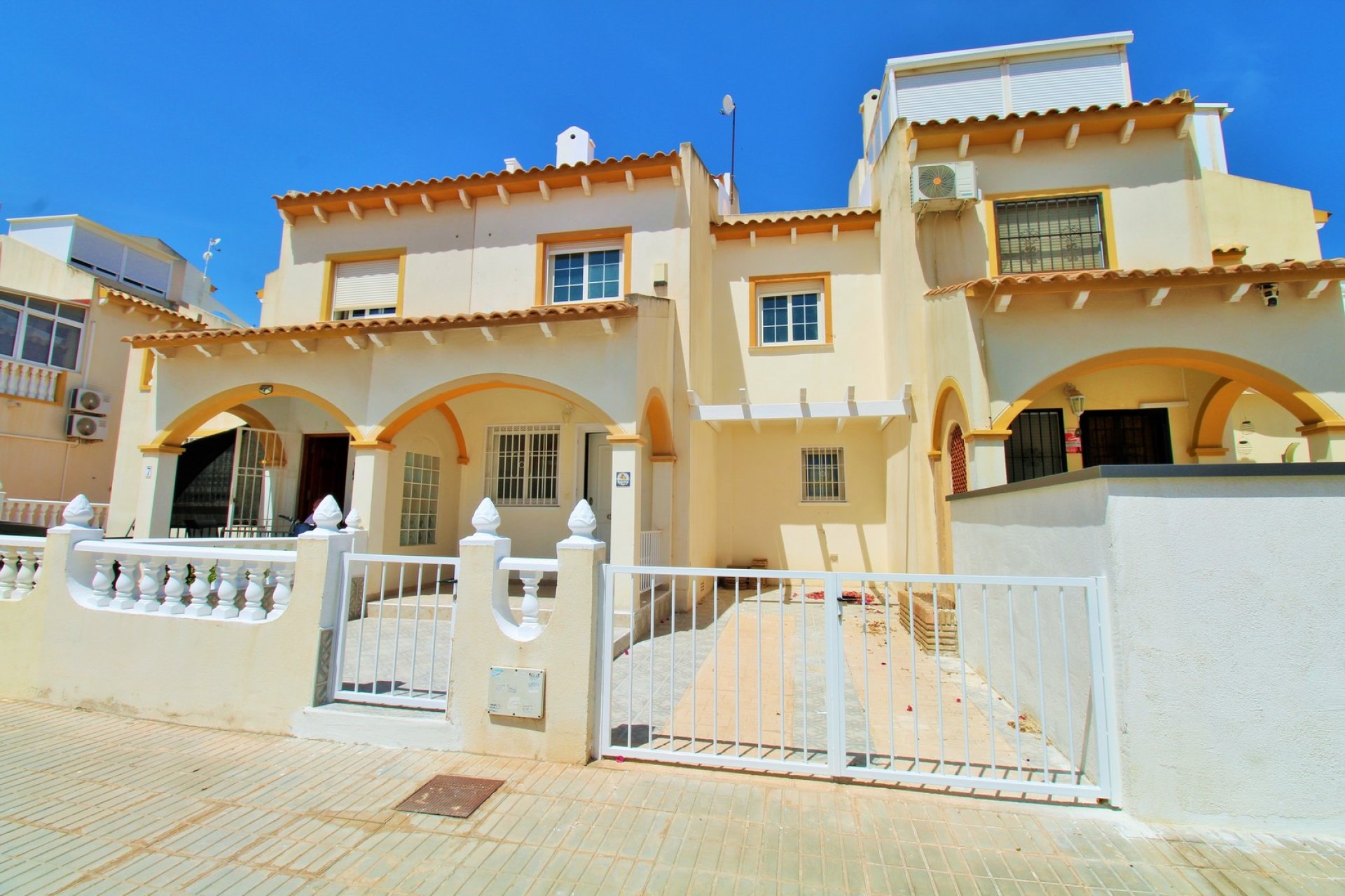 Resale - Townhouse / Duplex / Corner - Playa Flamenca