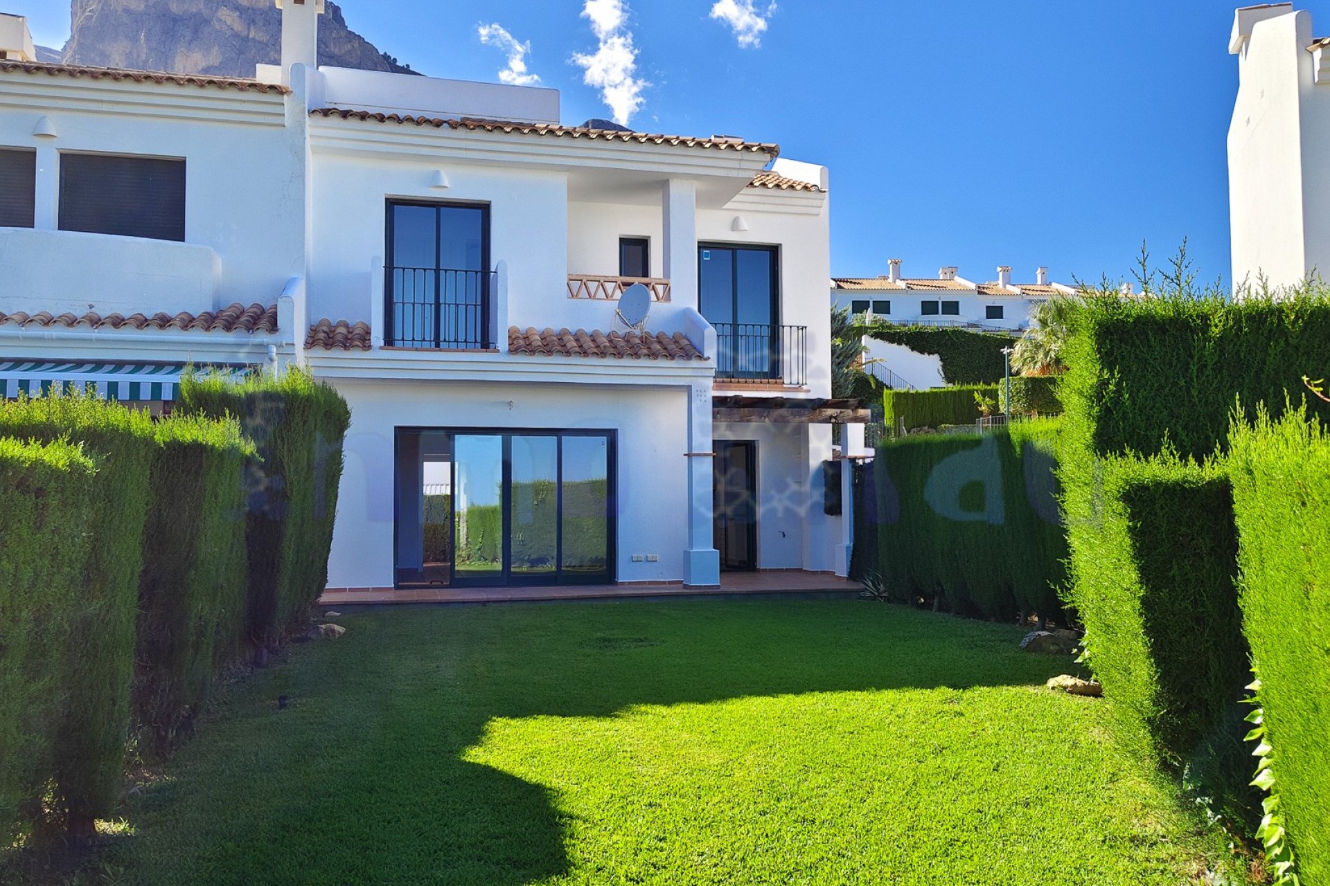 Resale - Townhouse / Duplex / Corner - Polop - Urbanizacion