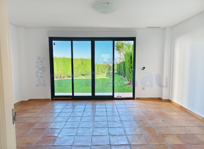 Resale - Townhouse / Duplex / Corner - Polop - Urbanizacion