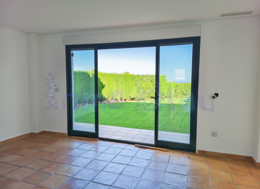 Resale - Townhouse / Duplex / Corner - Polop - Urbanizacion