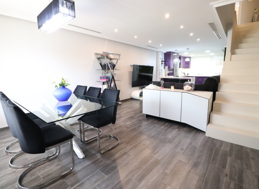 Resale - Townhouse / Duplex / Corner - Redován - Redovan - Town
