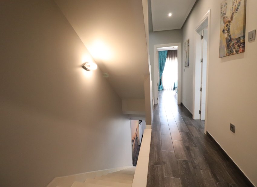 Resale - Townhouse / Duplex / Corner - Redován - Redovan - Town