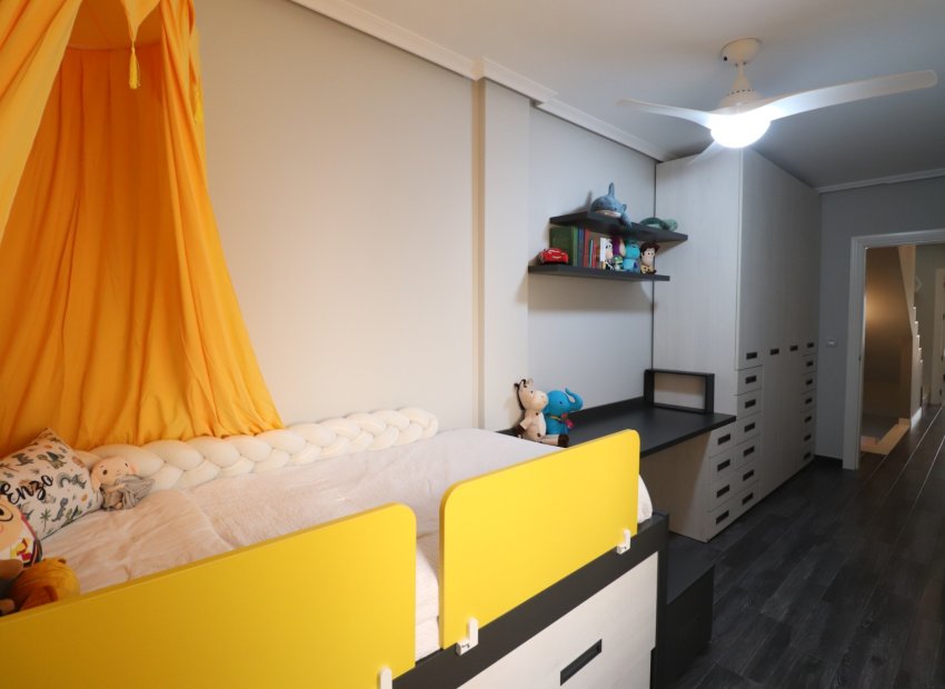 Resale - Townhouse / Duplex / Corner - Redován - Redovan - Town