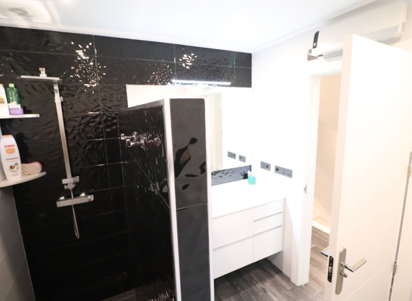 Resale - Townhouse / Duplex / Corner - Redován - Redovan - Town