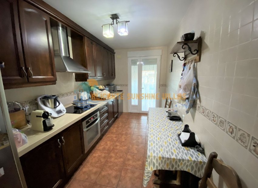 Resale - Townhouse / Duplex / Corner - Salinas