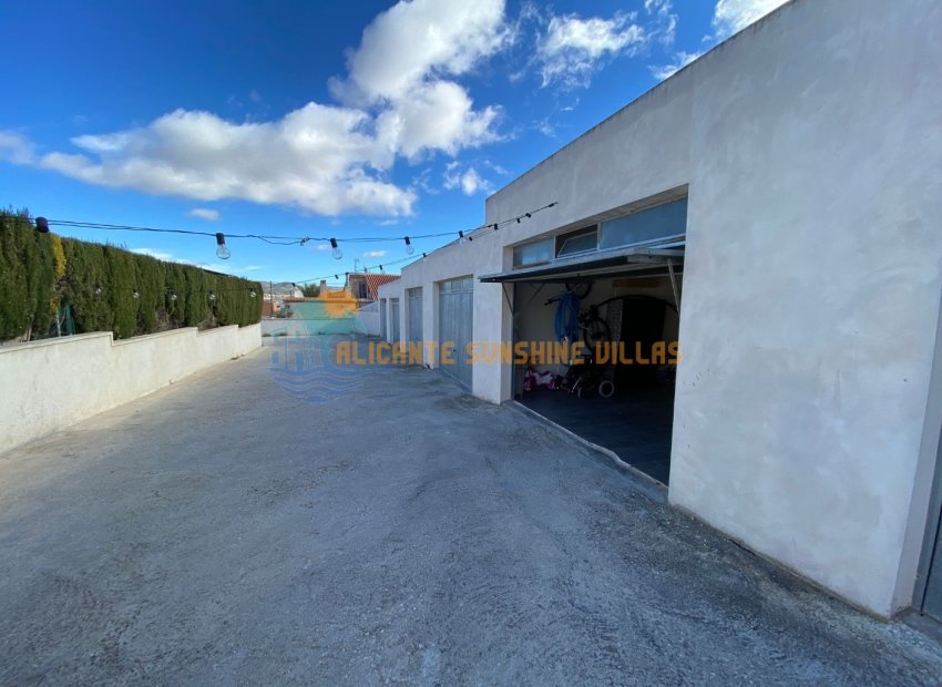 Resale - Townhouse / Duplex / Corner - Salinas