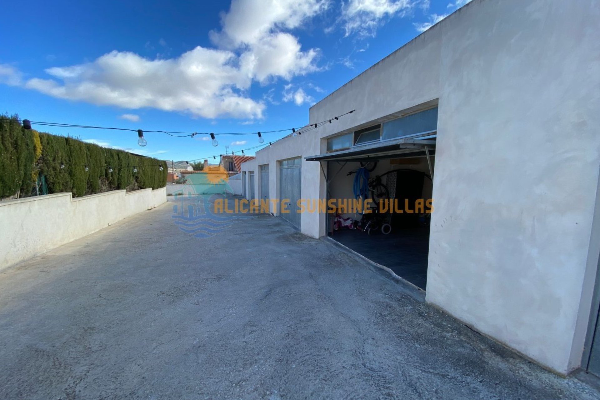 Resale - Townhouse / Duplex / Corner - Salinas