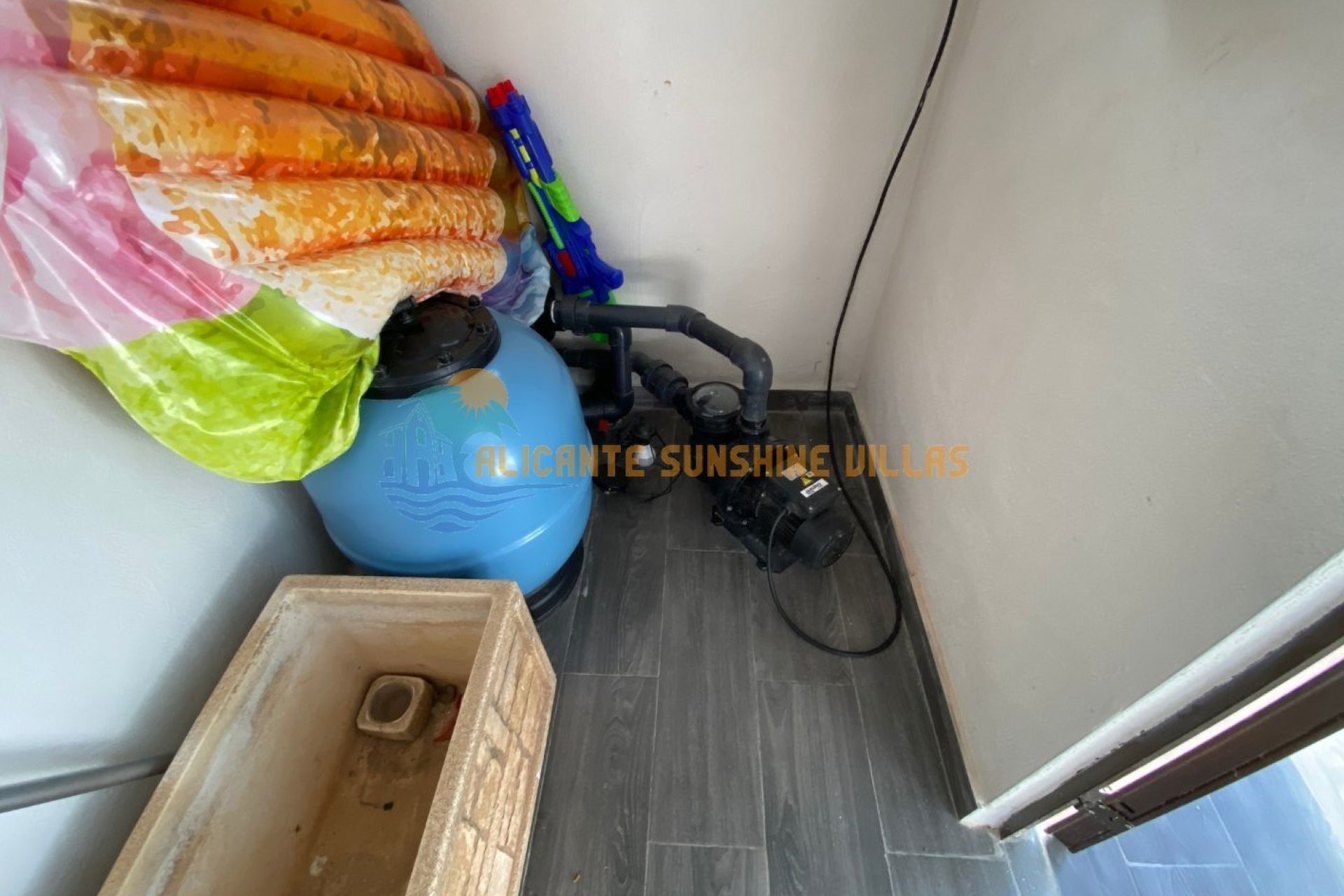 Resale - Townhouse / Duplex / Corner - Salinas