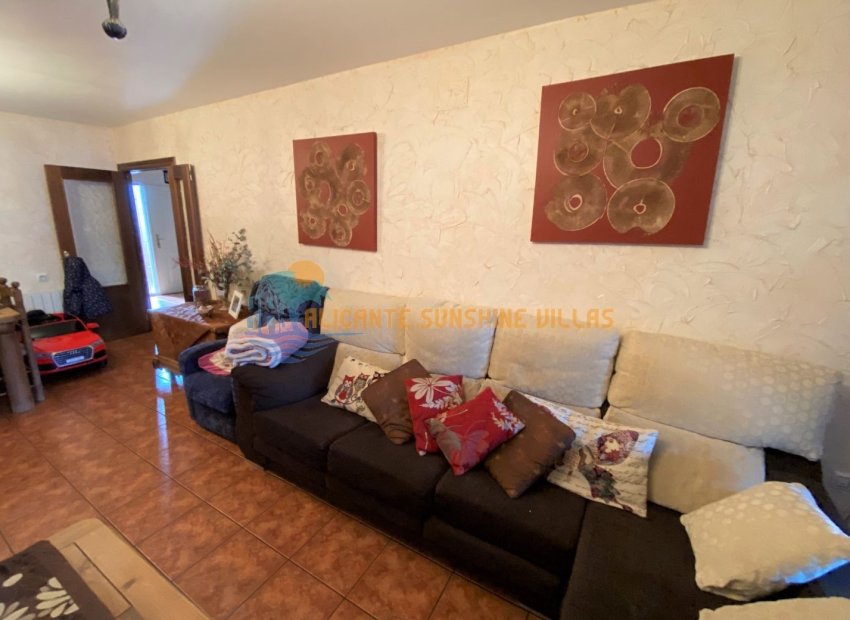 Resale - Townhouse / Duplex / Corner - Salinas