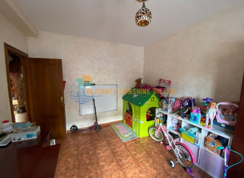 Resale - Townhouse / Duplex / Corner - Salinas