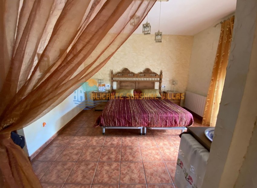 Resale - Townhouse / Duplex / Corner - Salinas