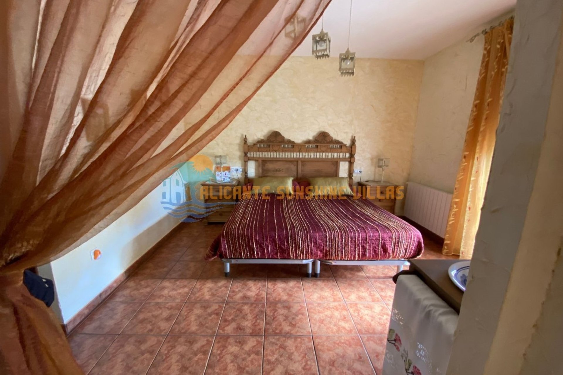 Resale - Townhouse / Duplex / Corner - Salinas