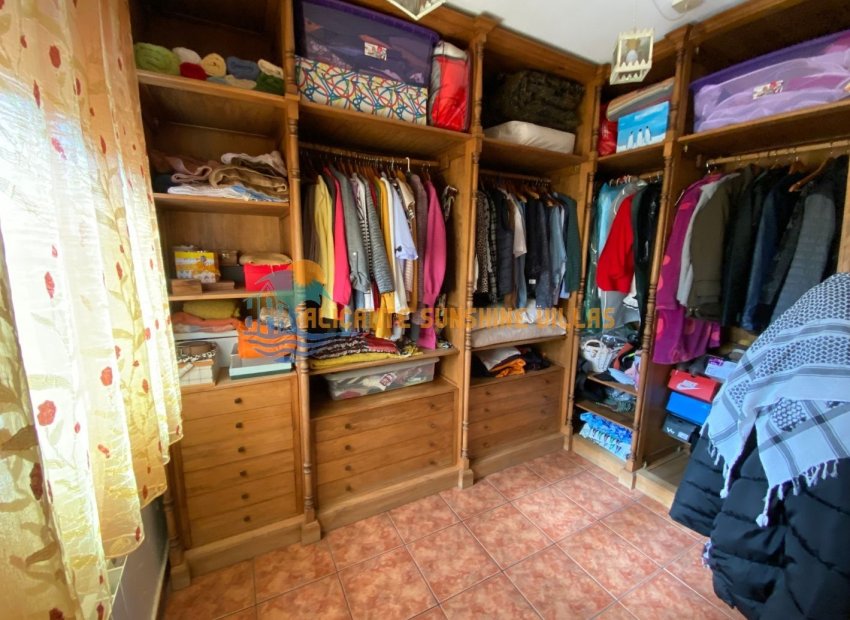 Resale - Townhouse / Duplex / Corner - Salinas