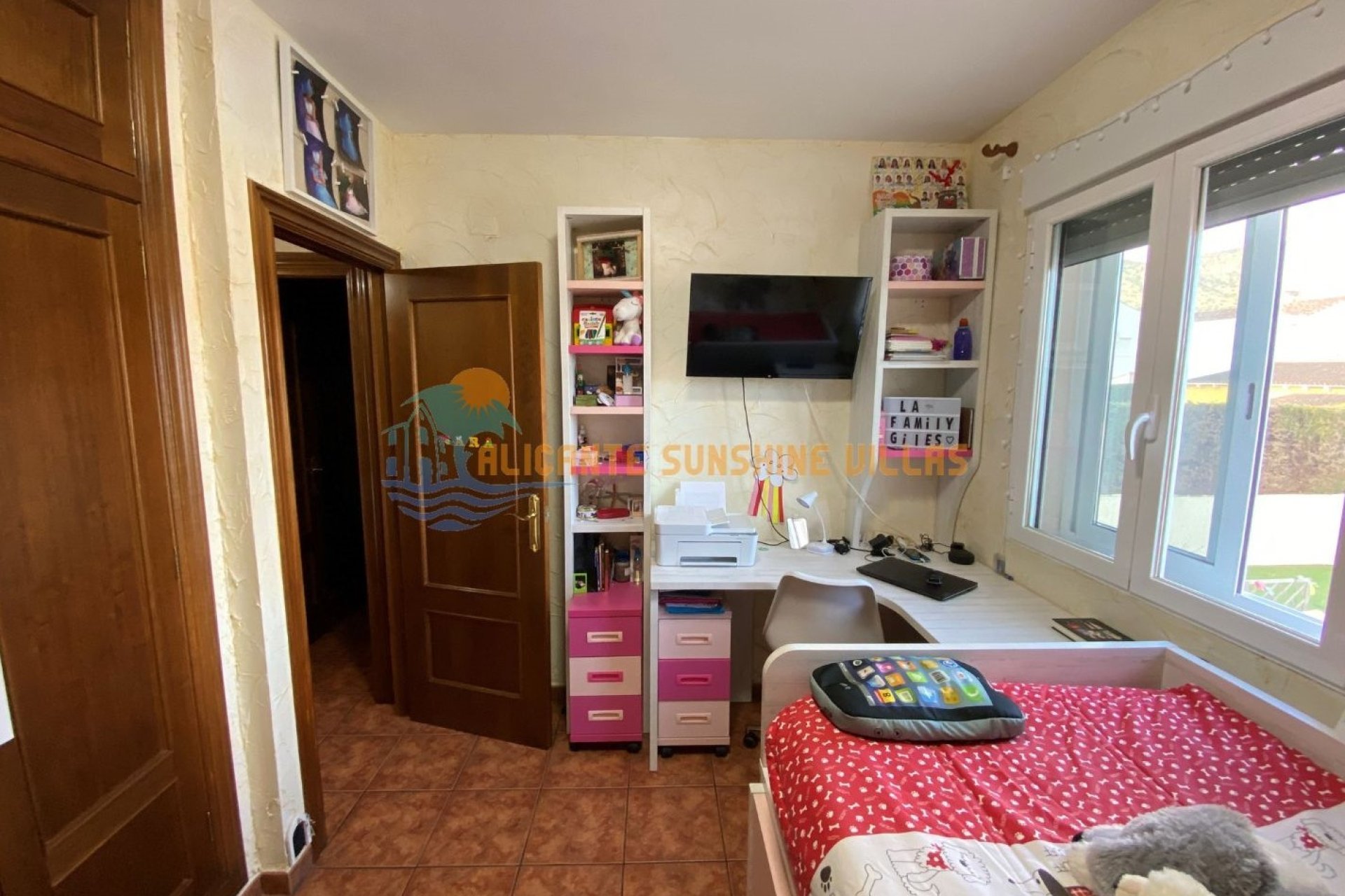 Resale - Townhouse / Duplex / Corner - Salinas