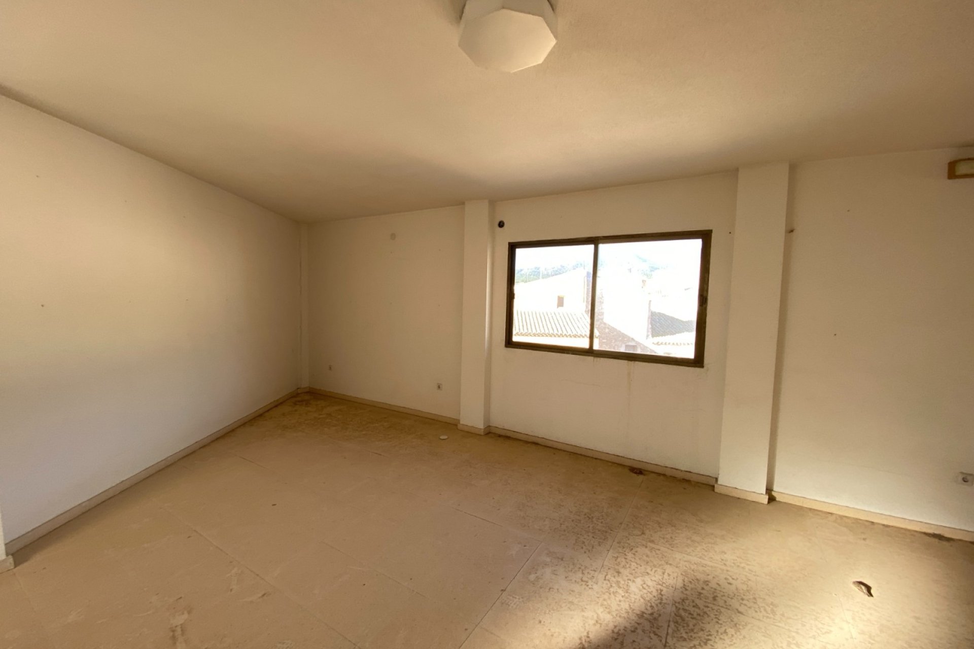 Resale - Townhouse / Duplex / Corner - Salinas