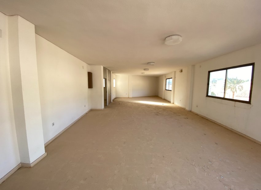 Resale - Townhouse / Duplex / Corner - Salinas