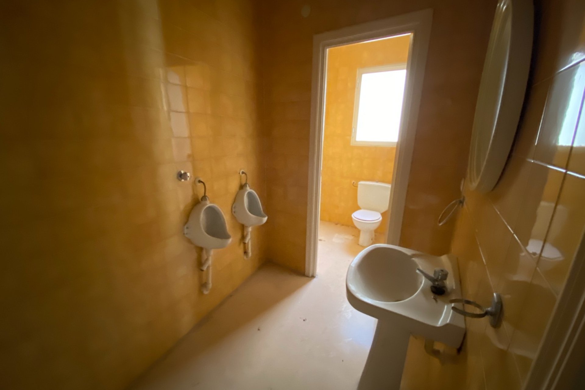 Resale - Townhouse / Duplex / Corner - Salinas