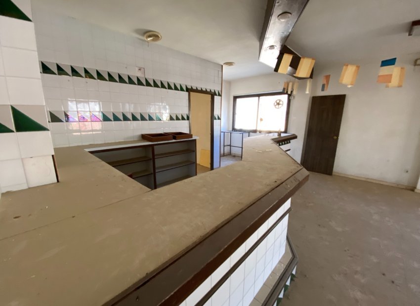 Resale - Townhouse / Duplex / Corner - Salinas