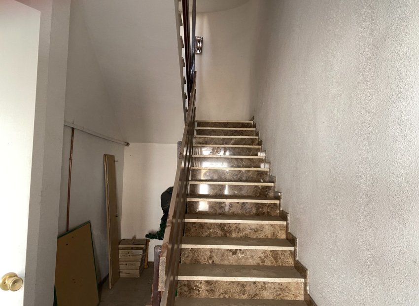 Resale - Townhouse / Duplex / Corner - Salinas