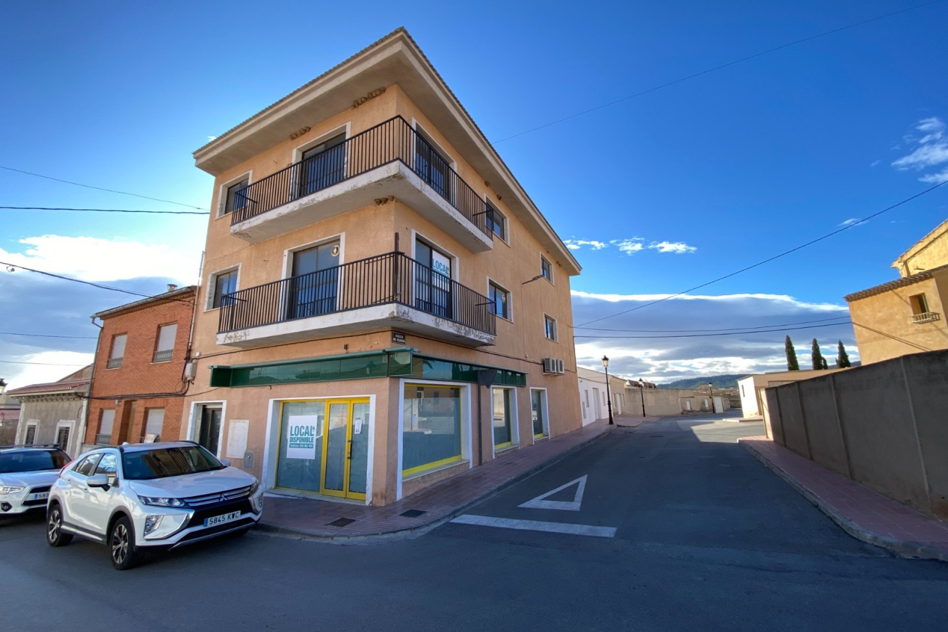 Resale - Townhouse / Duplex / Corner - Salinas