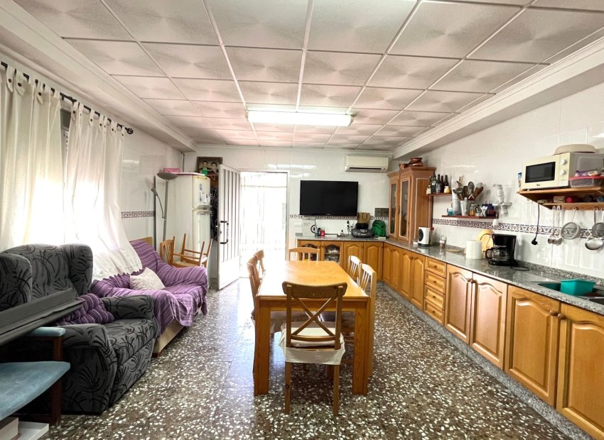 Resale - Townhouse / Duplex / Corner - Salinas