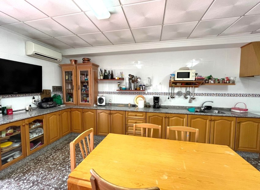 Resale - Townhouse / Duplex / Corner - Salinas