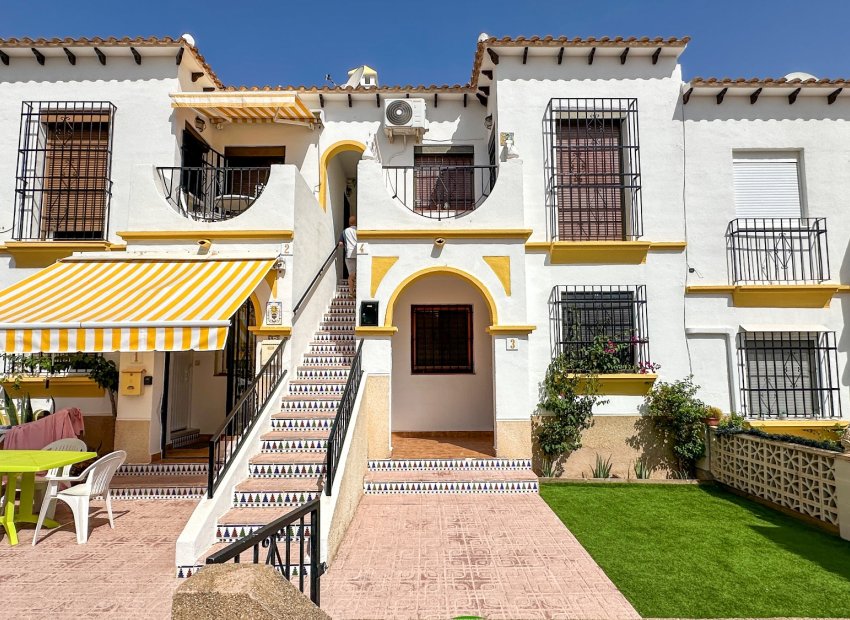 Resale - Townhouse / Duplex / Corner - San Miguel de Salinas - Bellavista