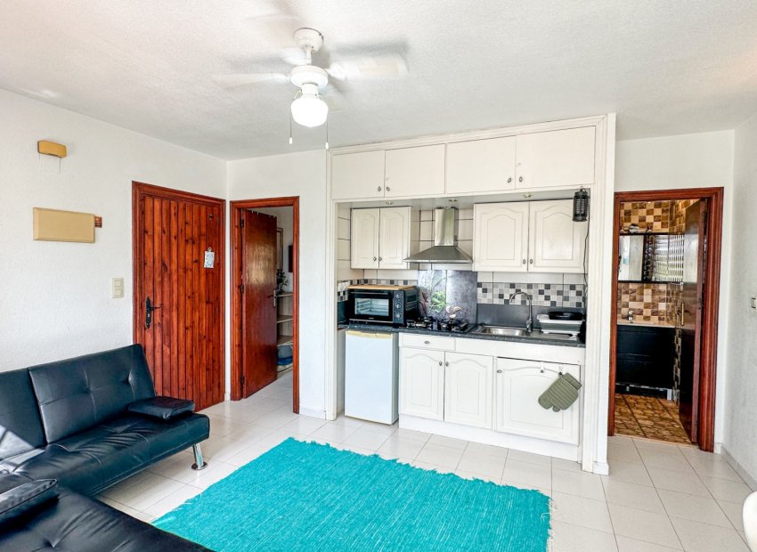 Resale - Townhouse / Duplex / Corner - San Miguel de Salinas - Bellavista
