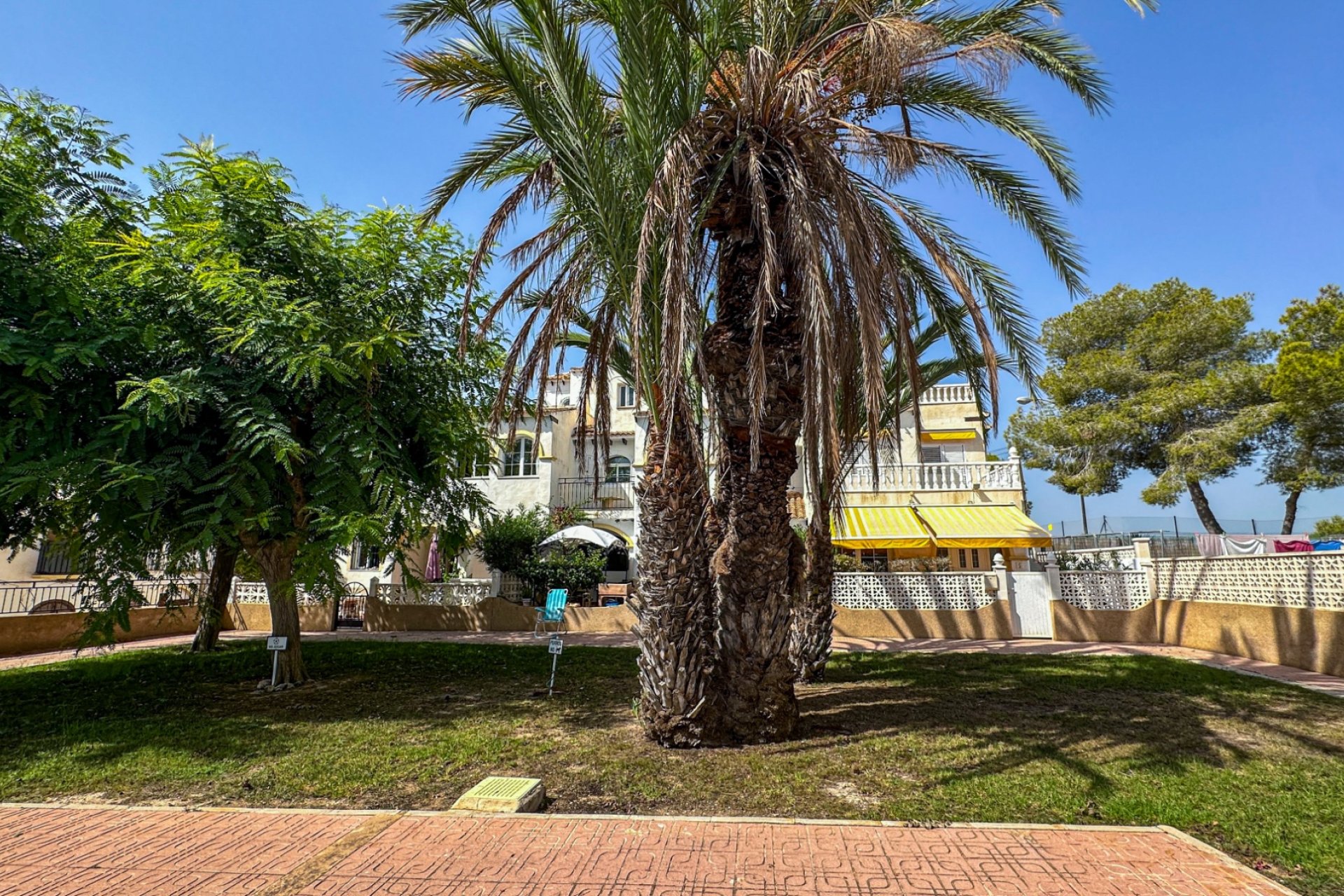 Resale - Townhouse / Duplex / Corner - San Miguel de Salinas - Bellavista