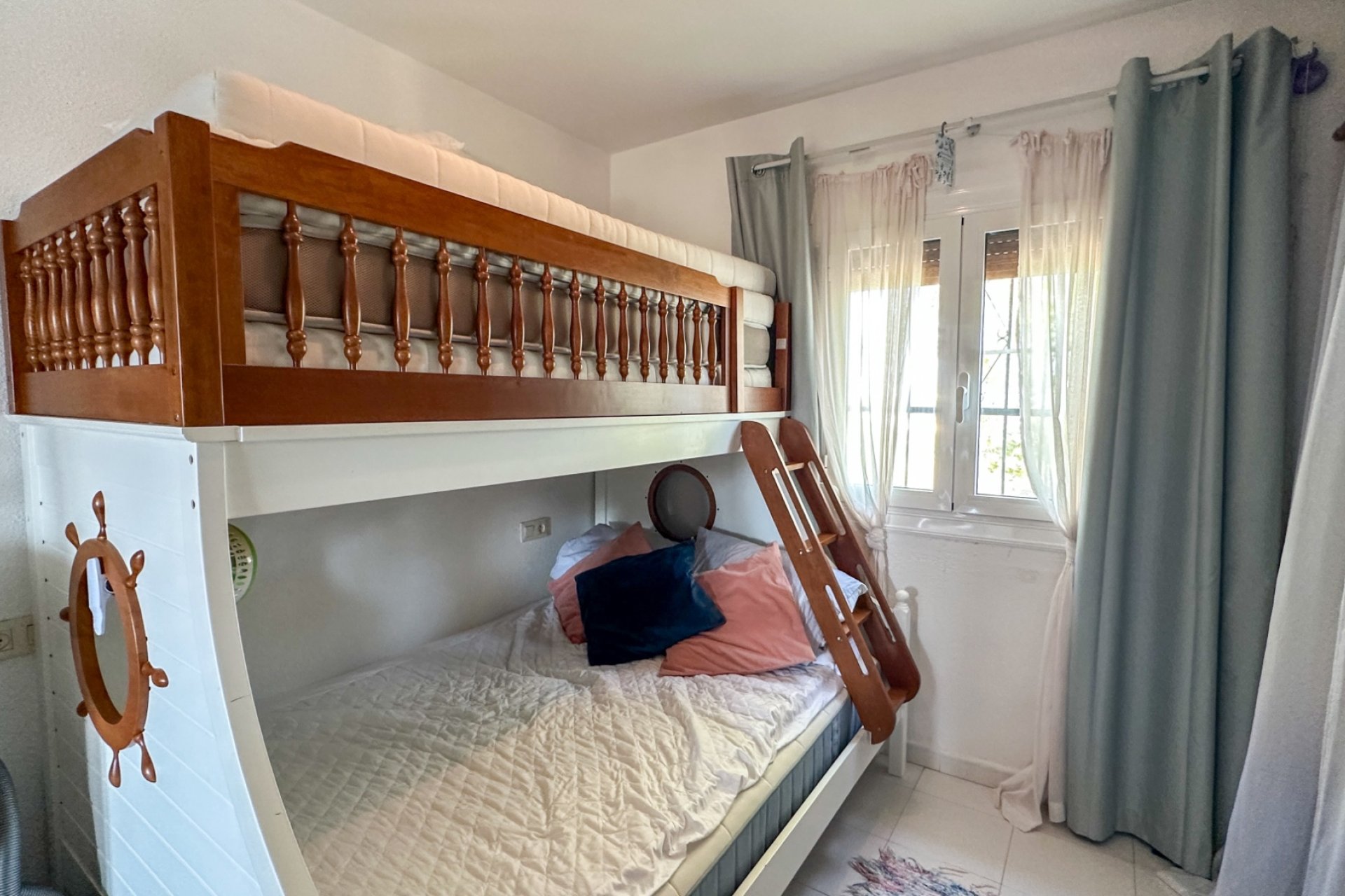 Resale - Townhouse / Duplex / Corner - San Miguel de Salinas - Bellavista