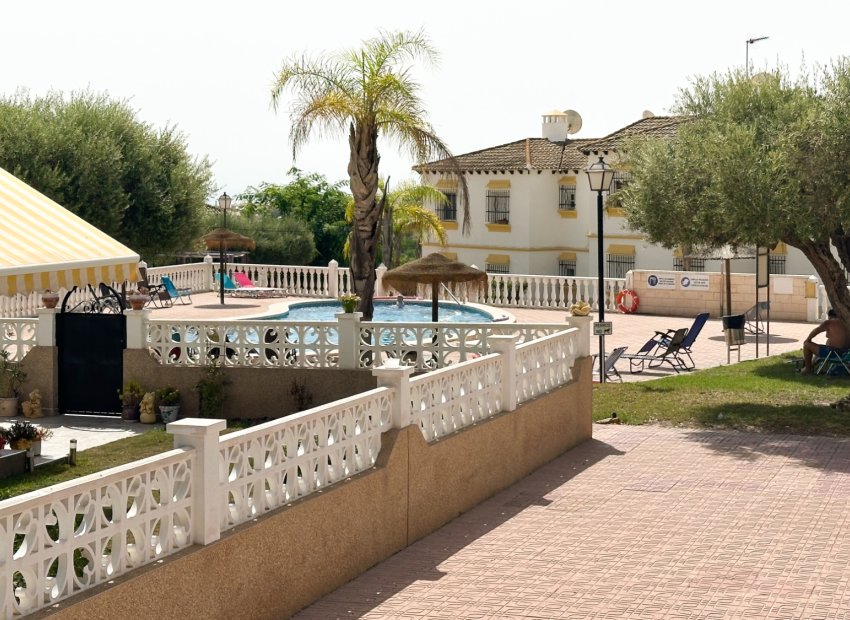 Resale - Townhouse / Duplex / Corner - San Miguel de Salinas - Bellavista