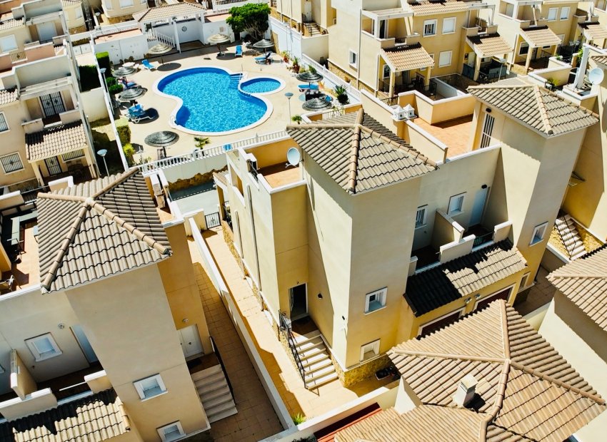 Resale - Townhouse / Duplex / Corner - San Miguel de Salinas - Ciudad de las comunicaciones