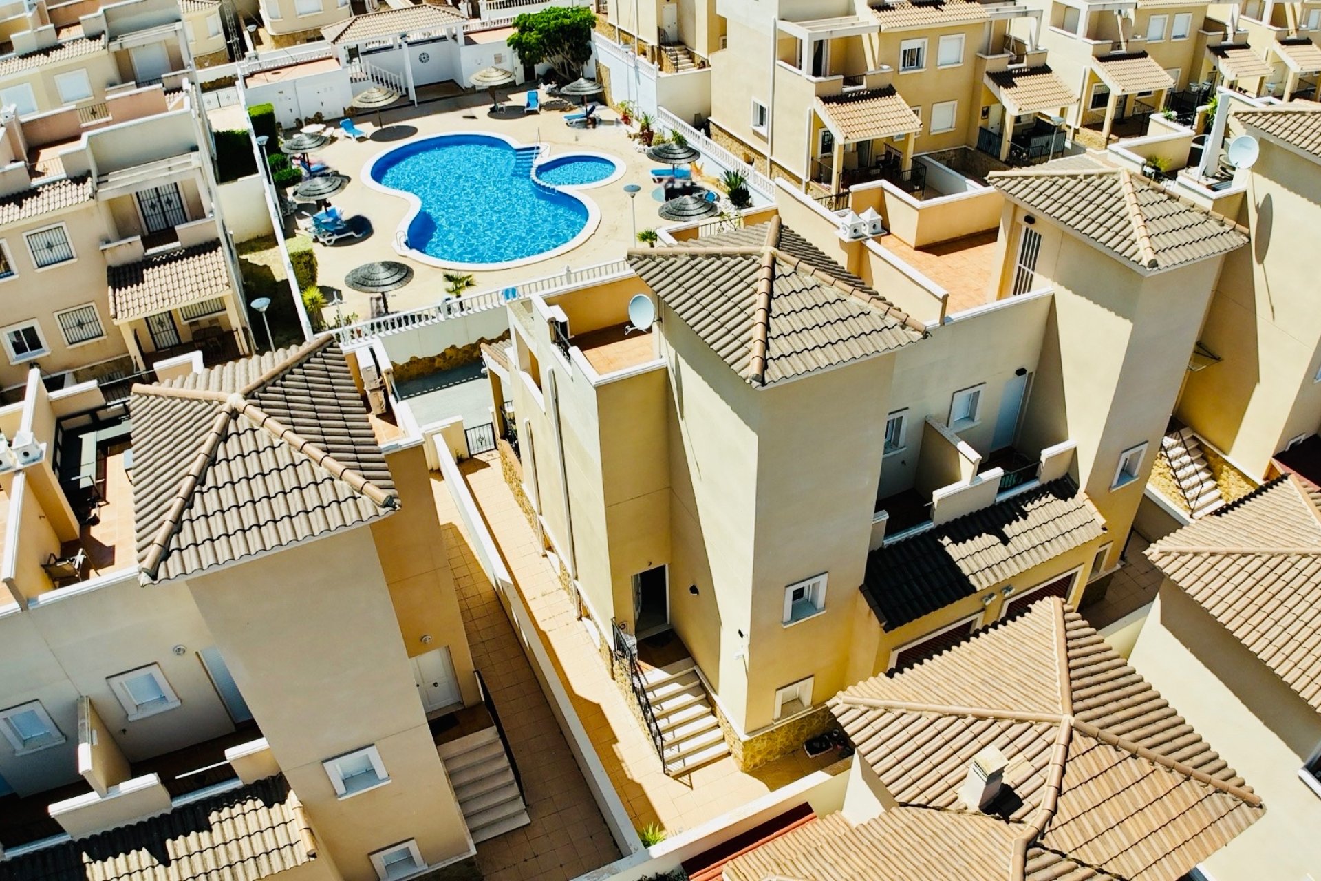 Resale - Townhouse / Duplex / Corner - San Miguel de Salinas - Ciudad de las comunicaciones